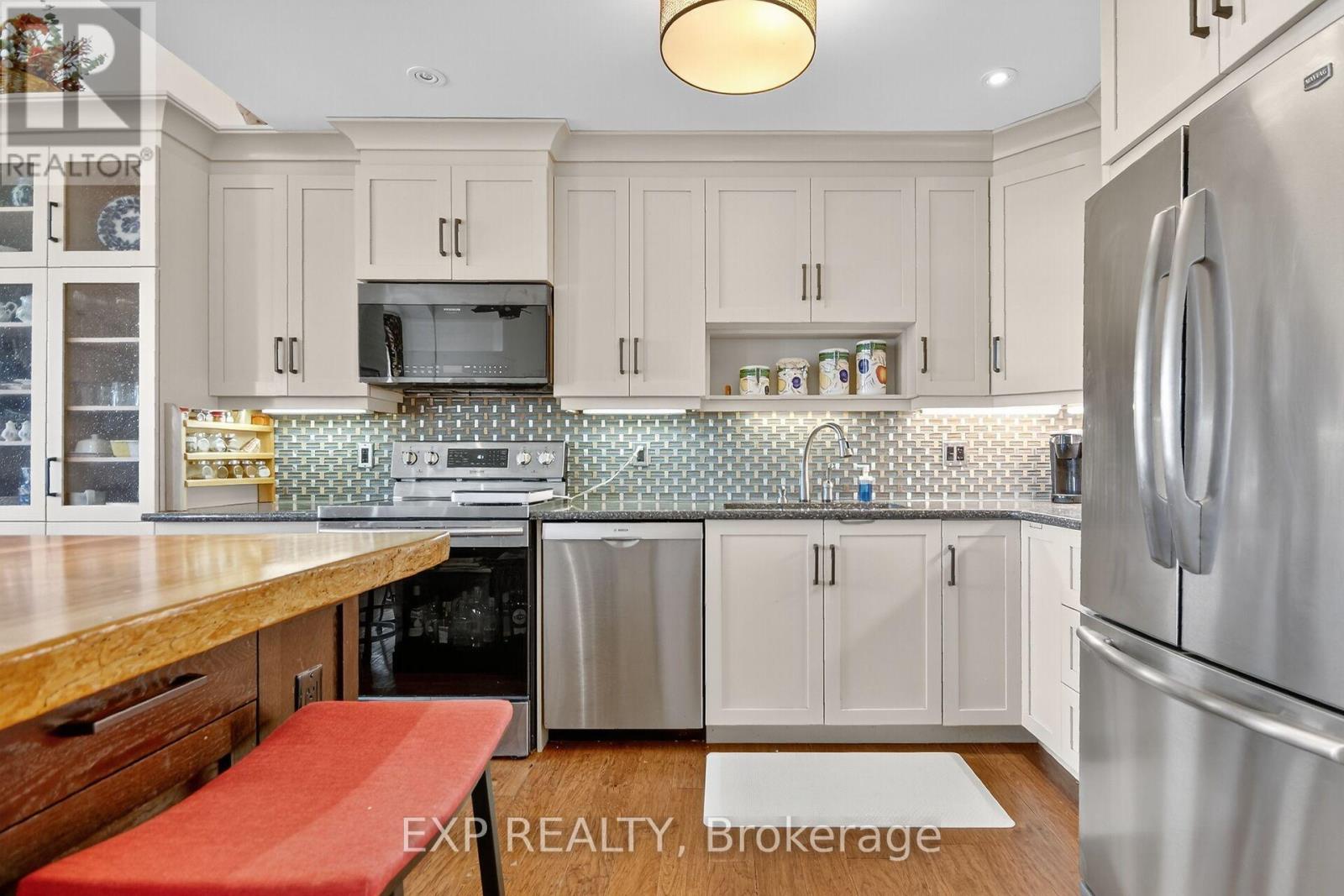 408 - 1 Rosamond Street E