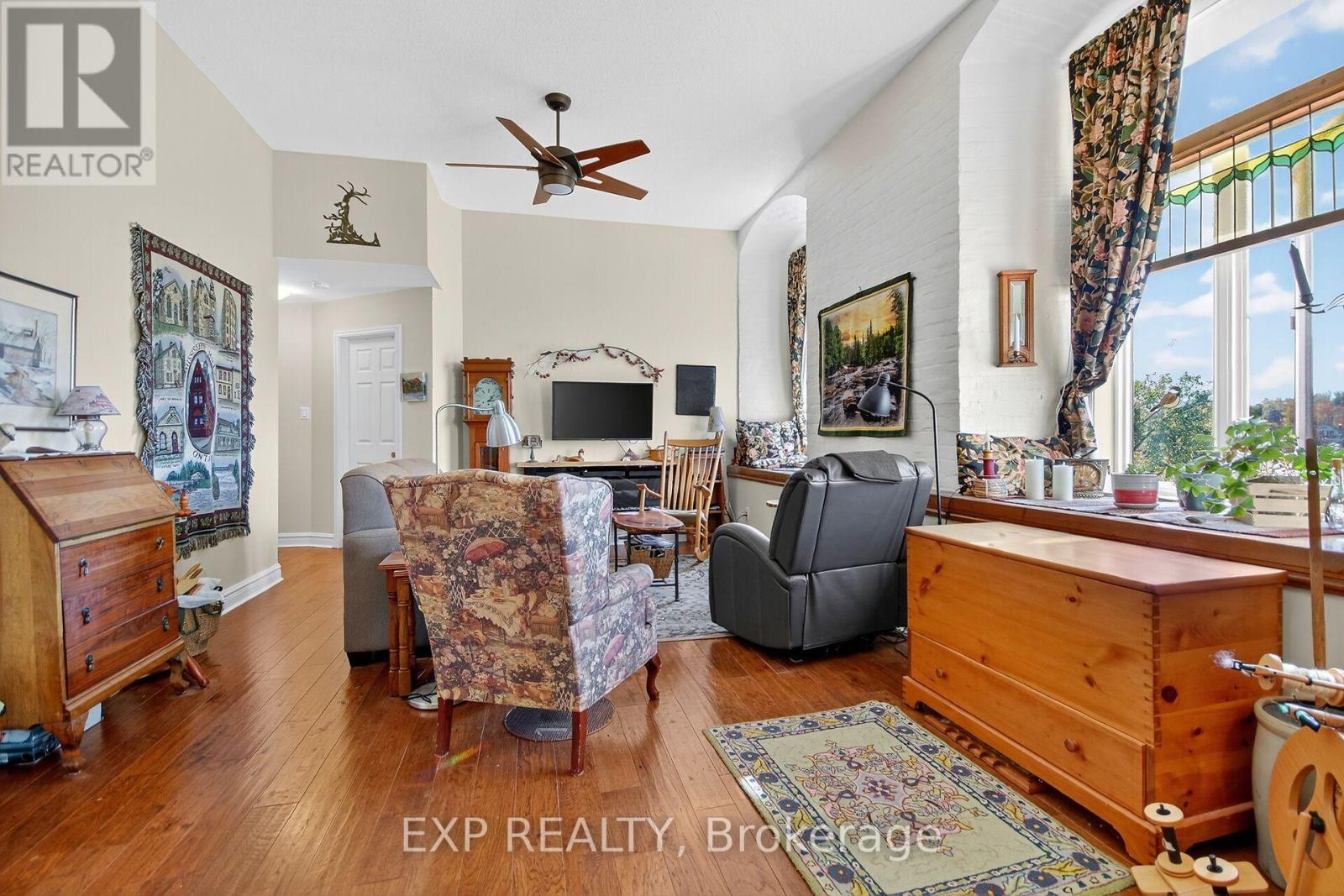 408 - 1 Rosamond Street E