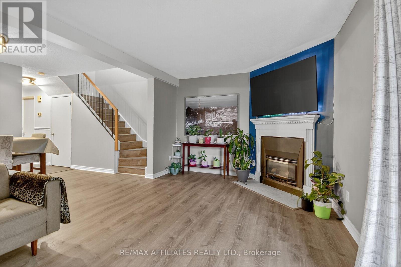 17 - 73 Clarkson Crescent