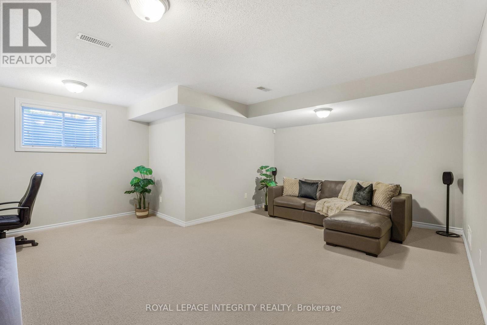 532 Rochefort Circle