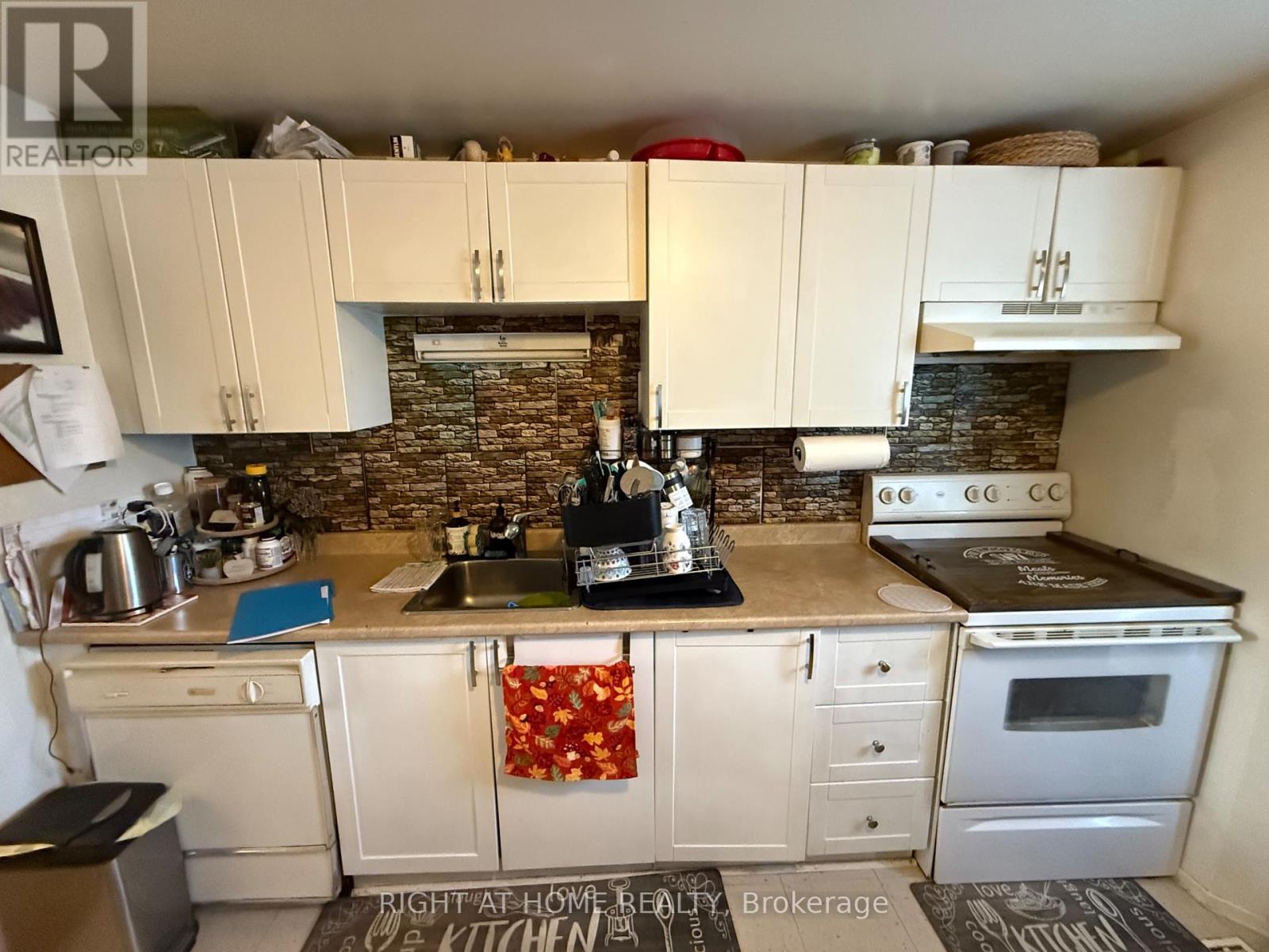 1013 Cloister Gardens