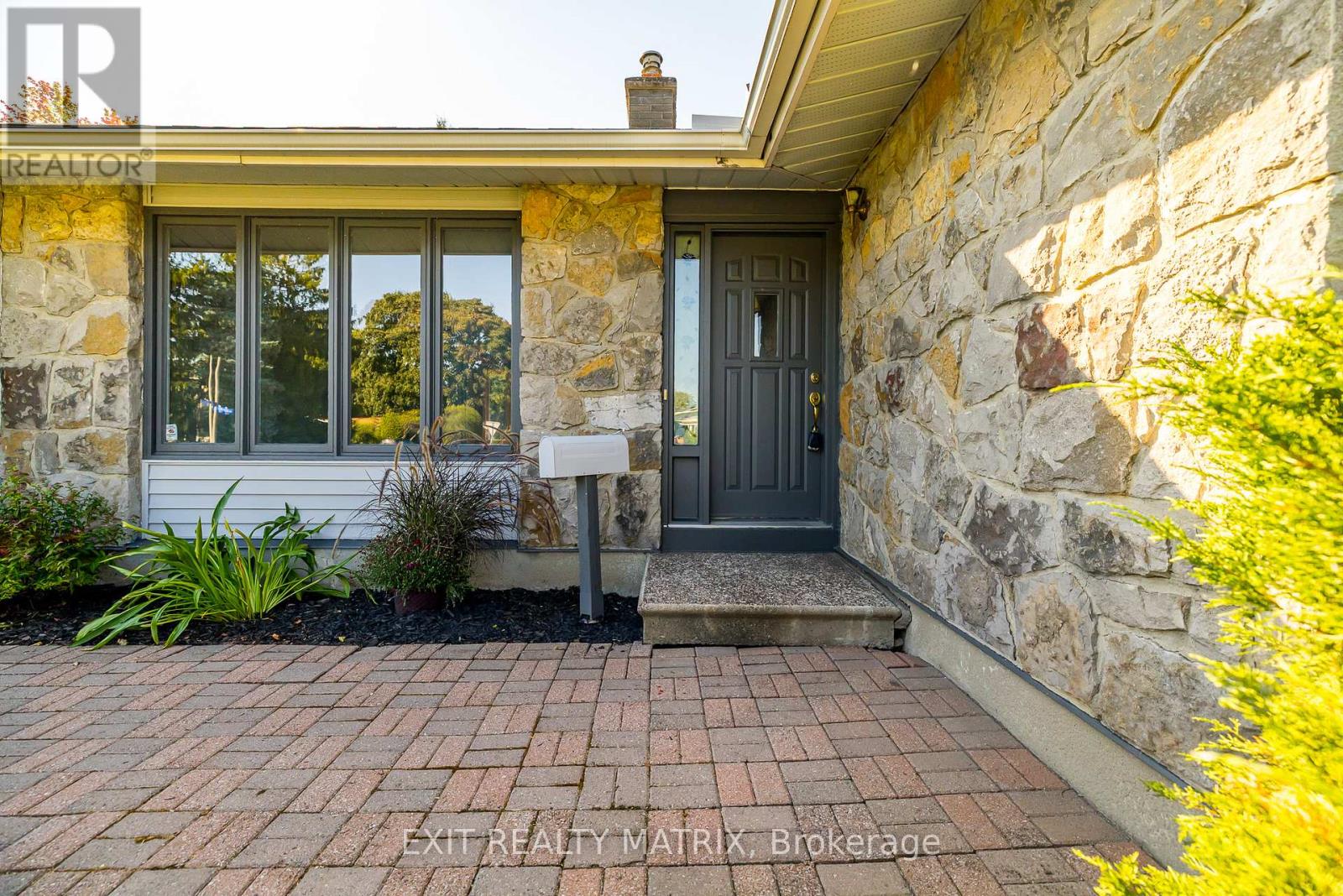 8 Brian Crescent