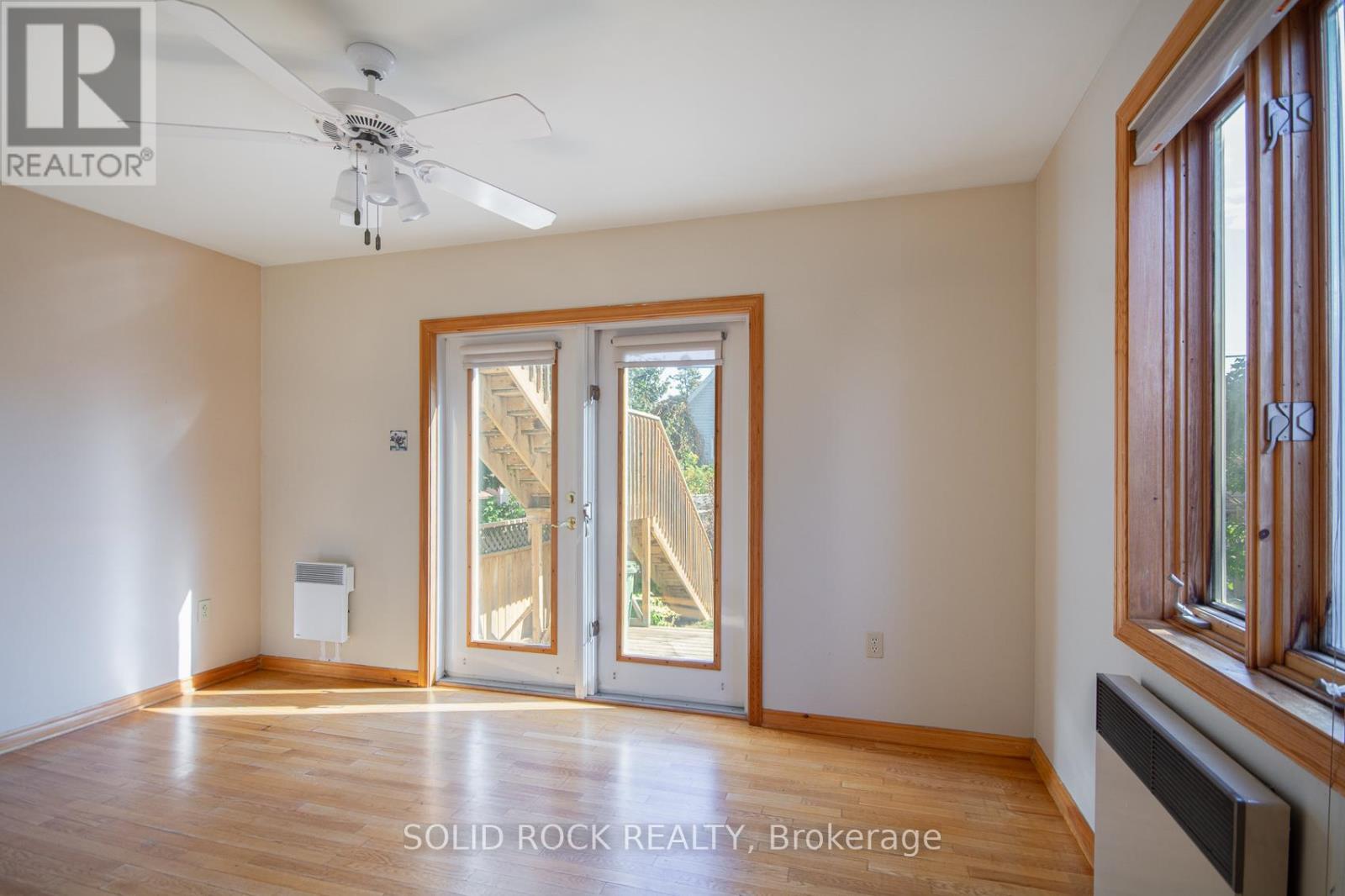 25 Champagne Avenue S