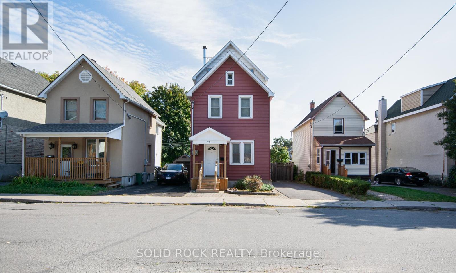 25 Champagne Avenue S