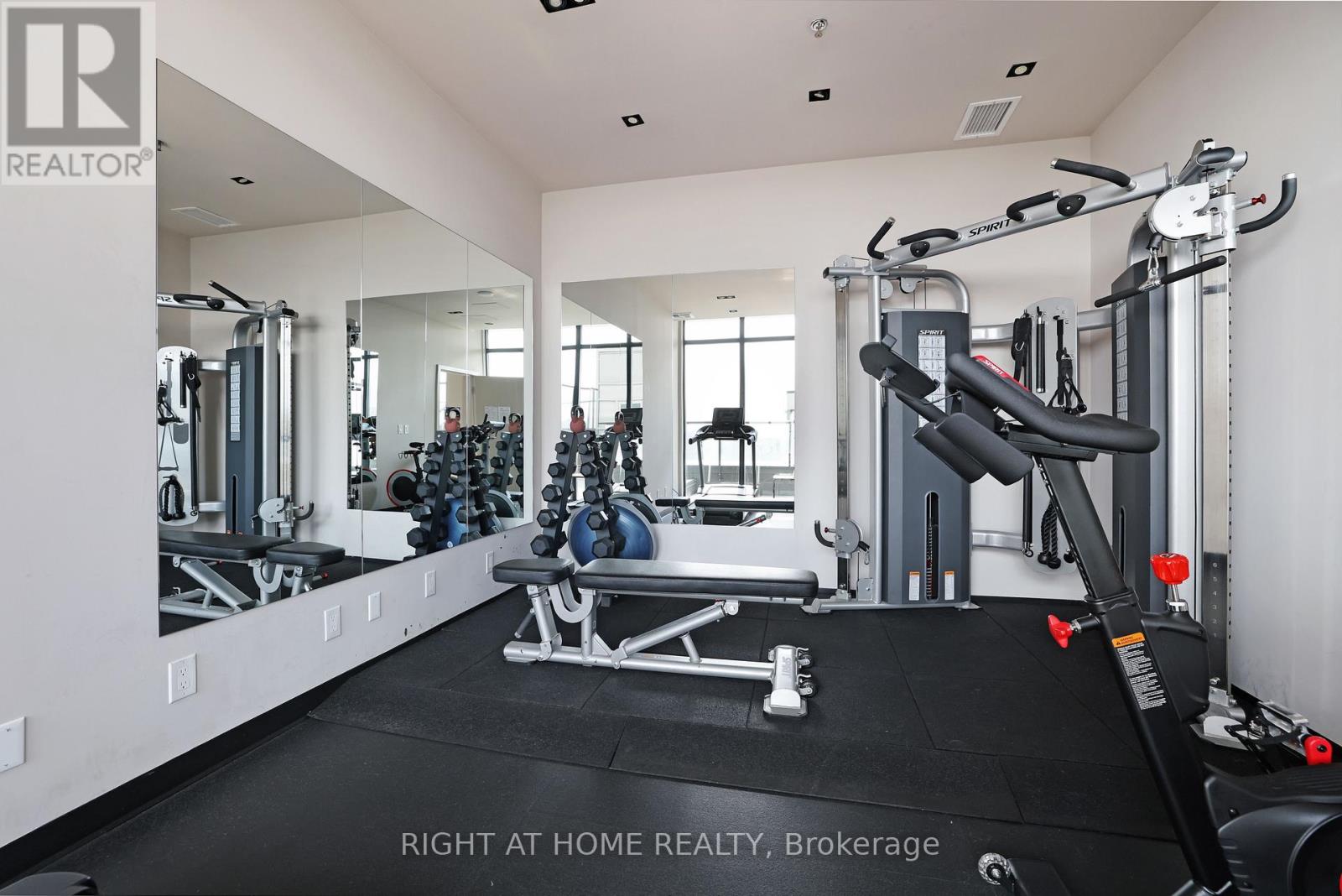 705 - 203 Catherine Street