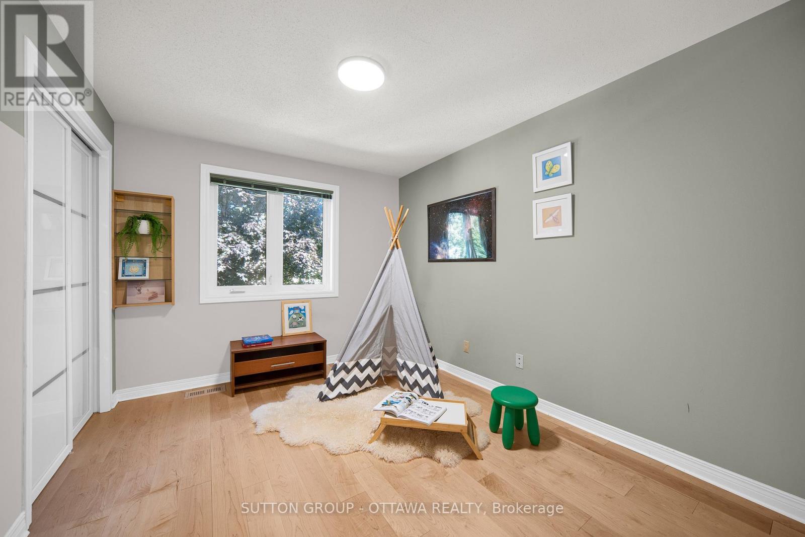 15 Rosemeade Place