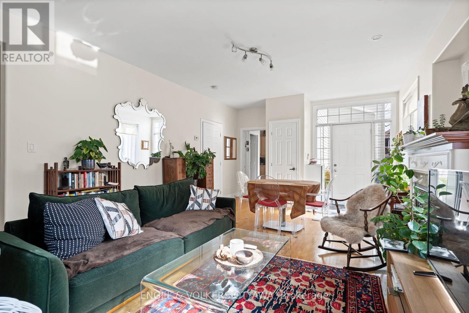 A & B - 116 Cambridge Street N