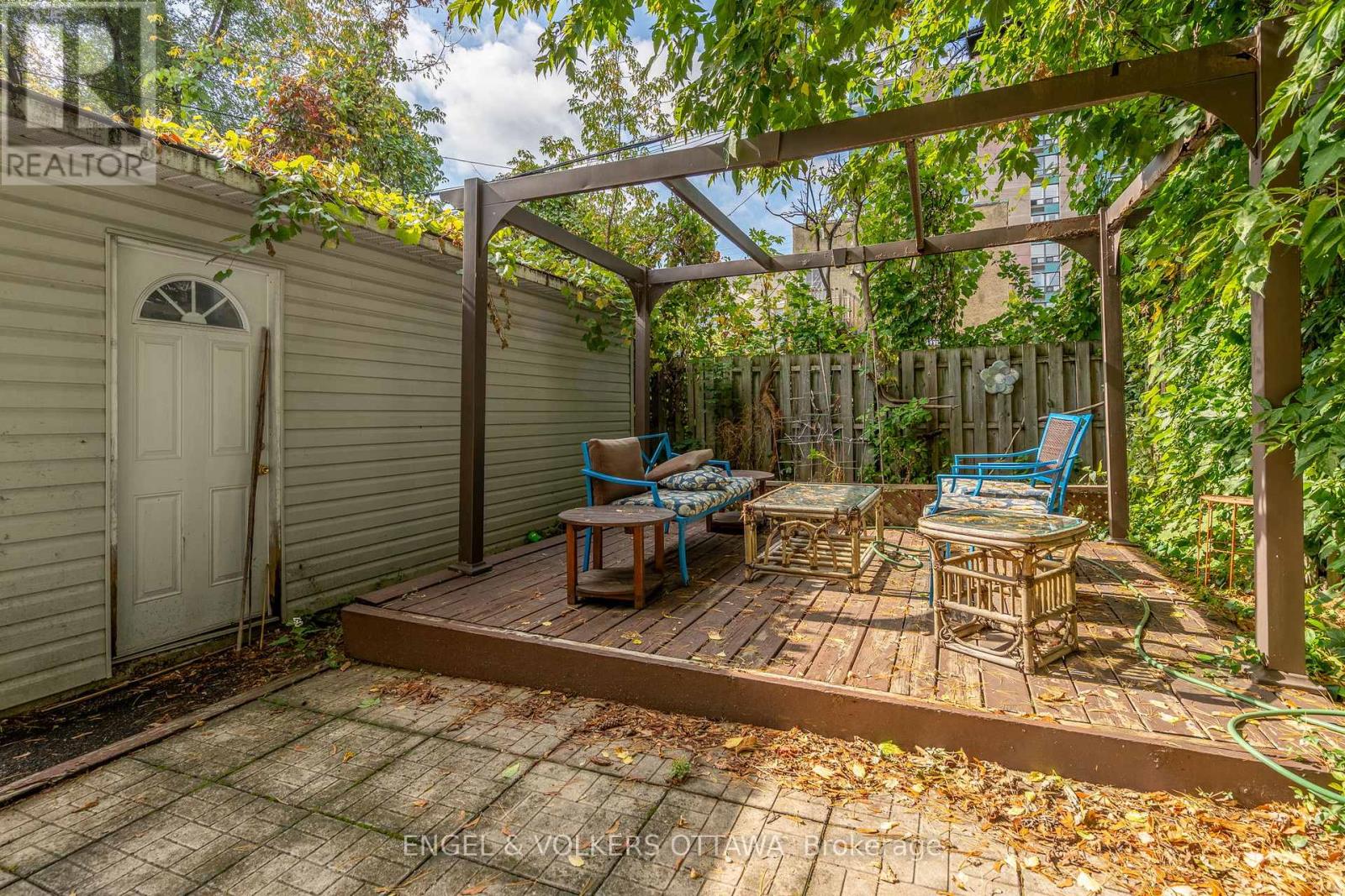 A & B - 116 Cambridge Street N