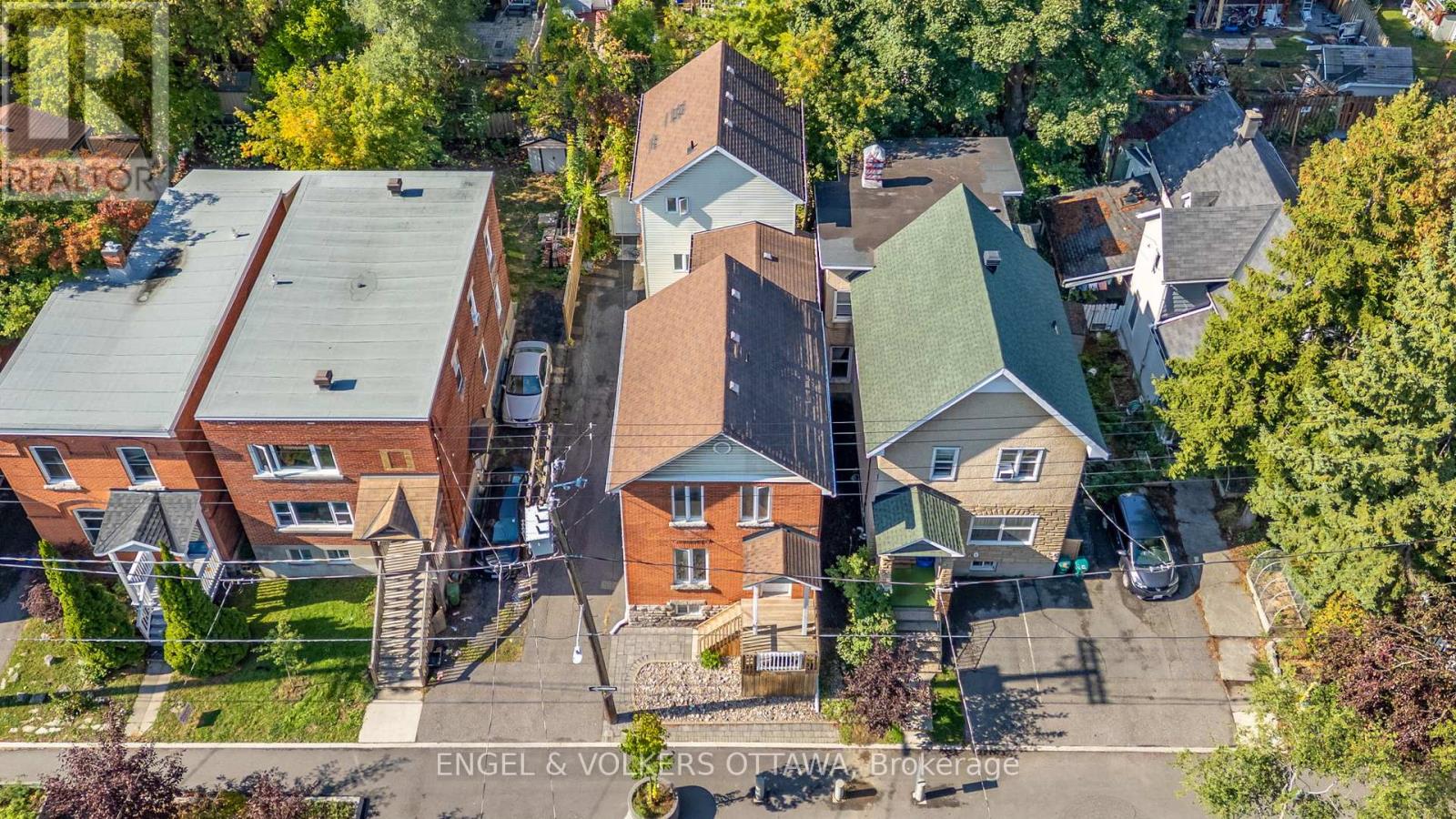 A & B - 116 Cambridge Street N