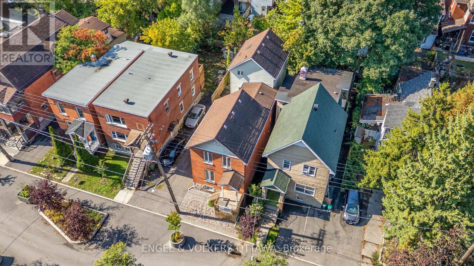 A & B - 116 Cambridge Street N
