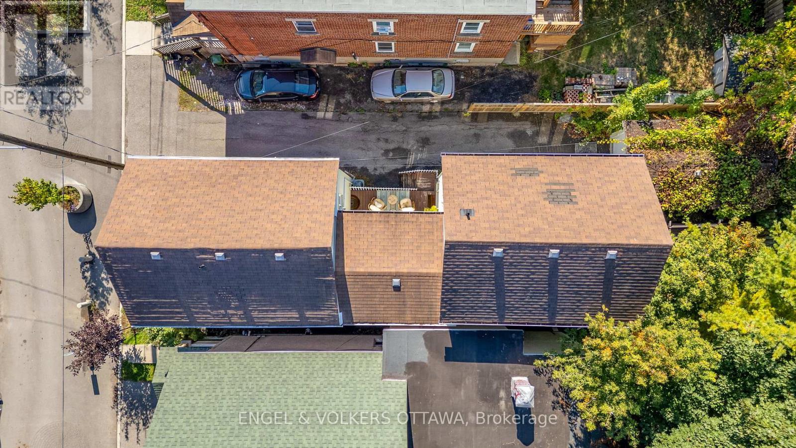 A & B - 116 Cambridge Street N