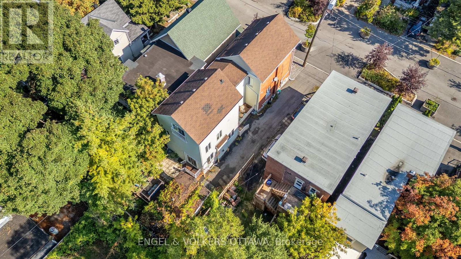 A & B - 116 Cambridge Street N
