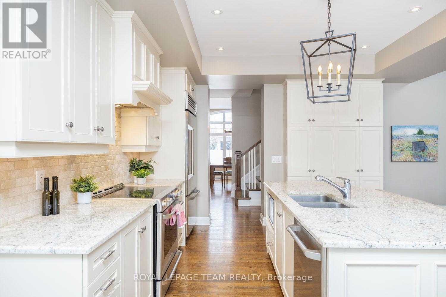 213 Cabrelle Place E