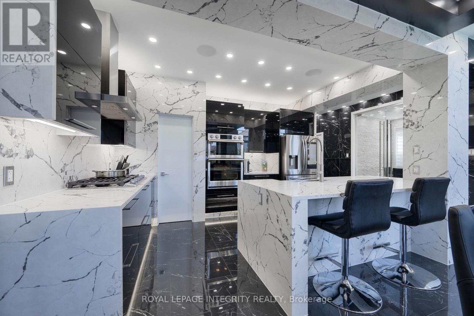 232 Condado Crescent