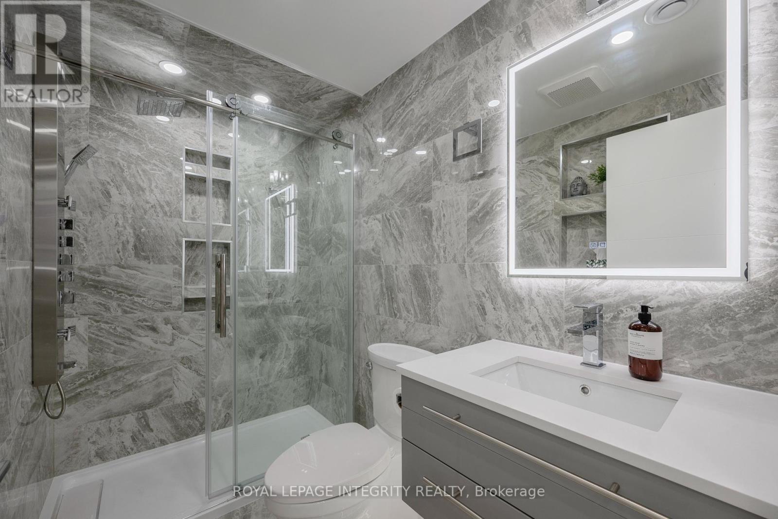 232 Condado Crescent
