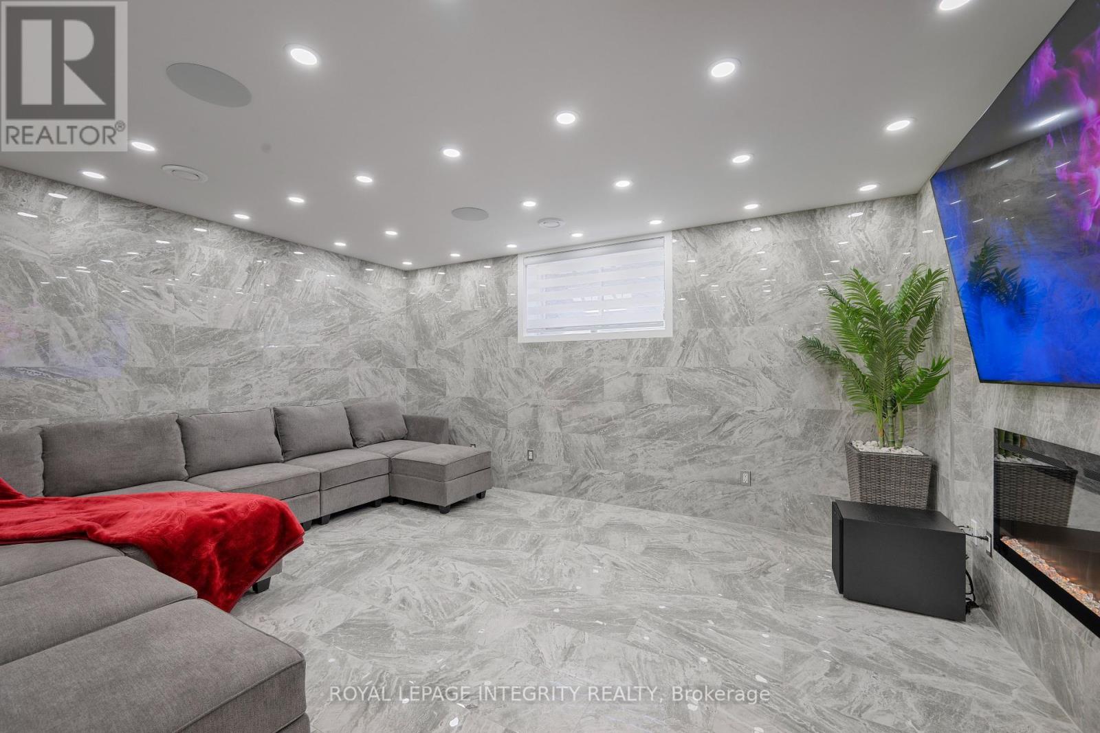 232 Condado Crescent