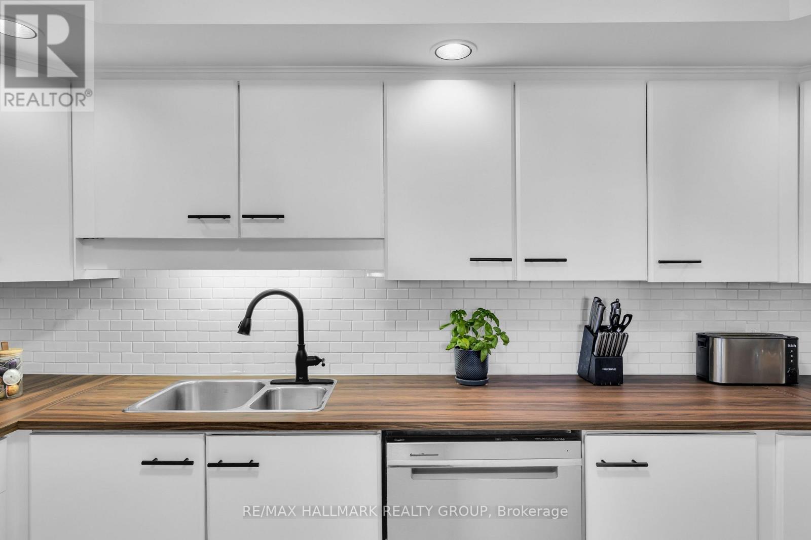 3 - 5 Timberview Way
