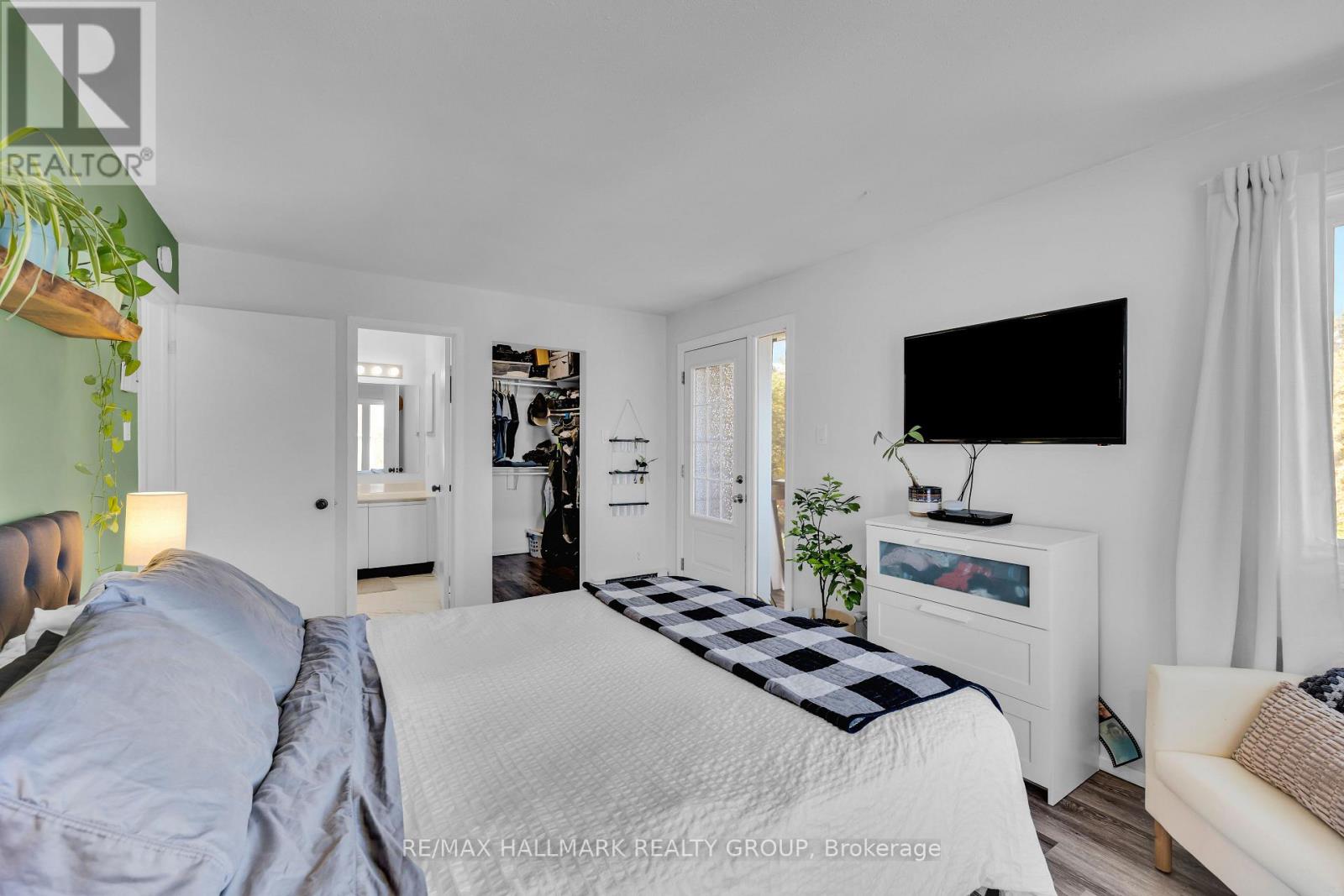 3 - 5 Timberview Way