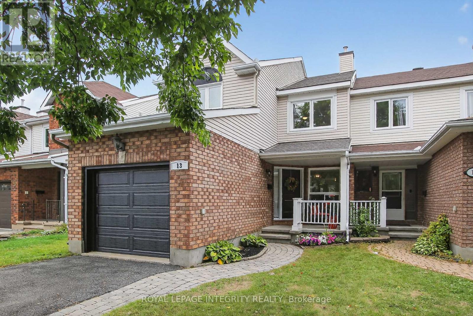 13 Roblyn Way