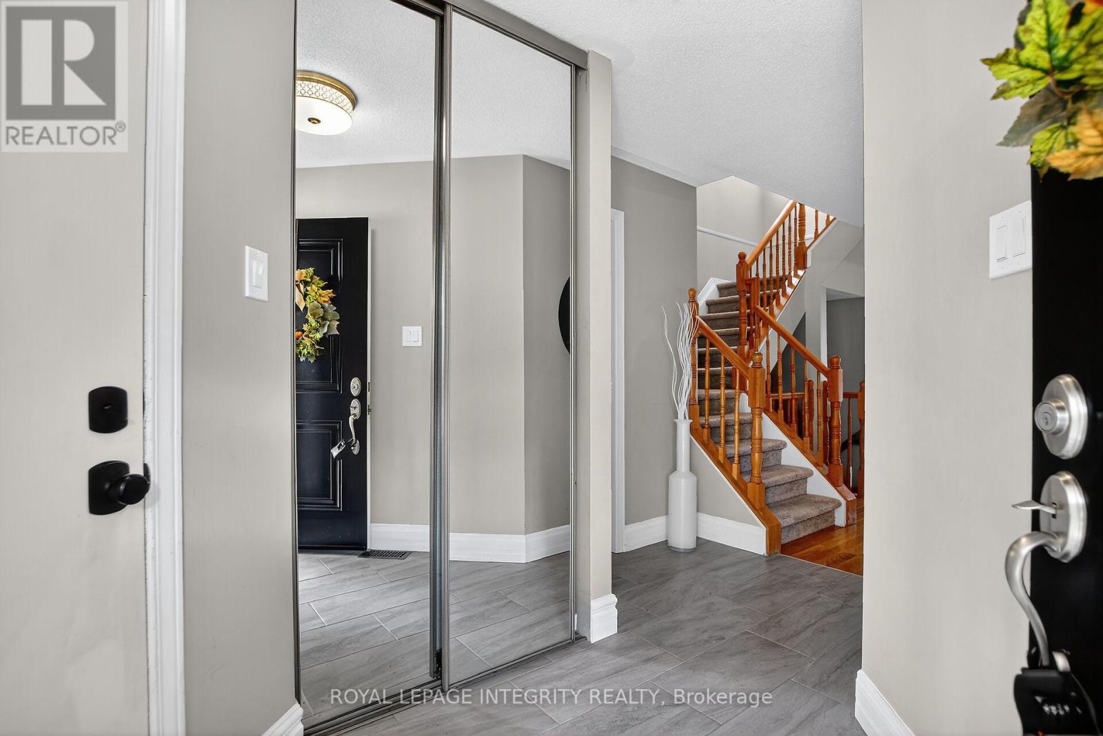13 Roblyn Way