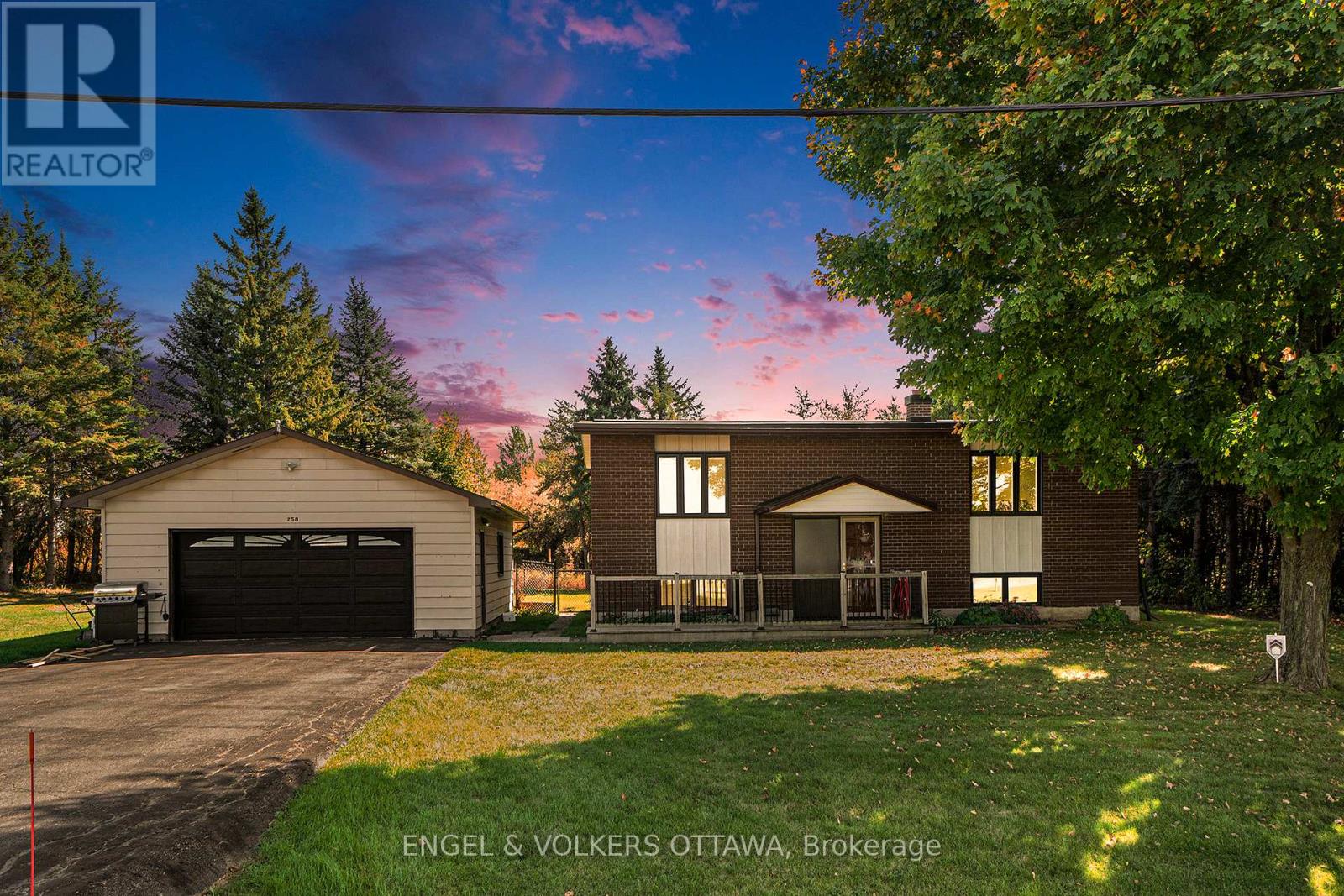 258 Herrick Drive, Rr#1, Arnprior Drive
