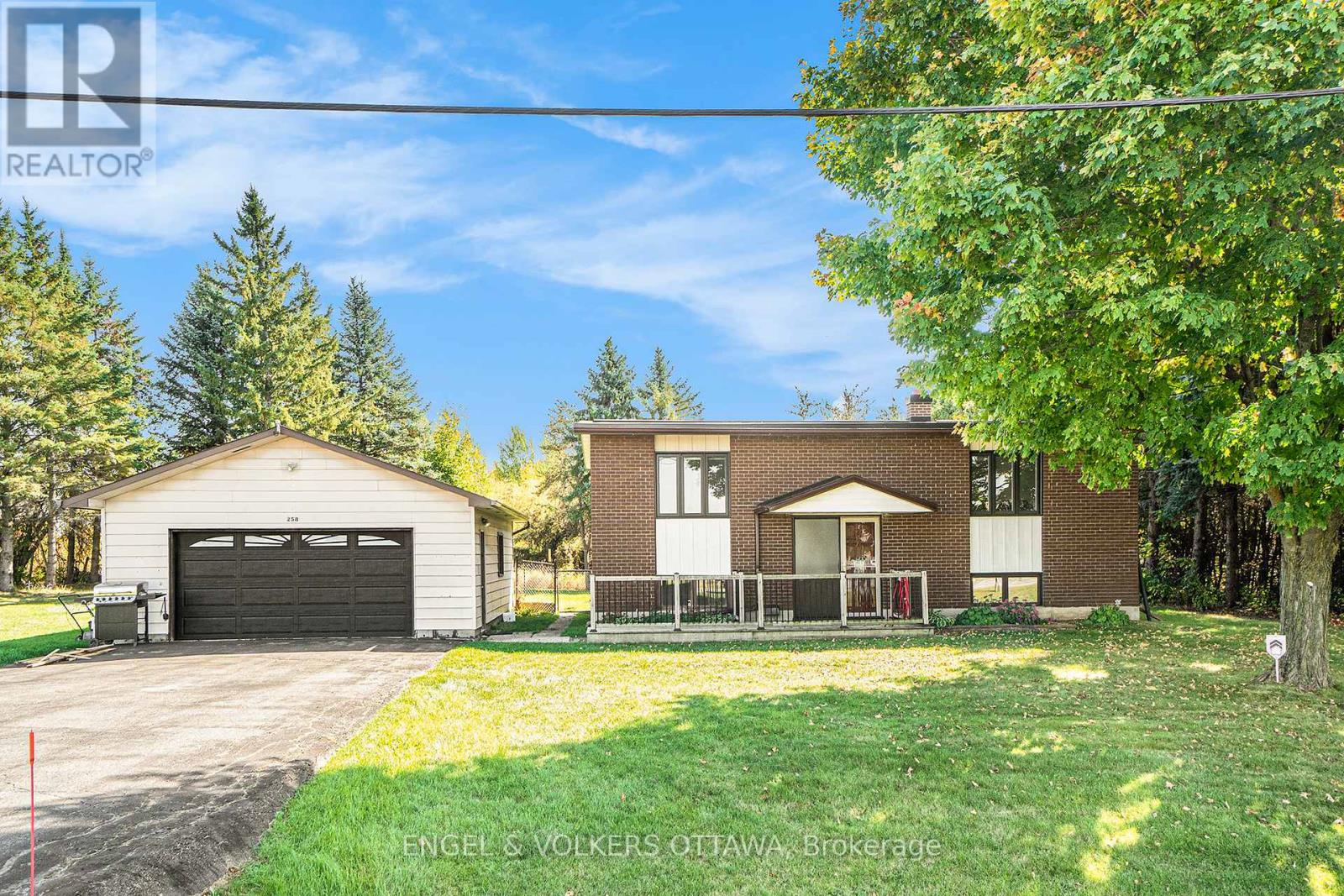 258 Herrick Drive, Rr#1, Arnprior Drive