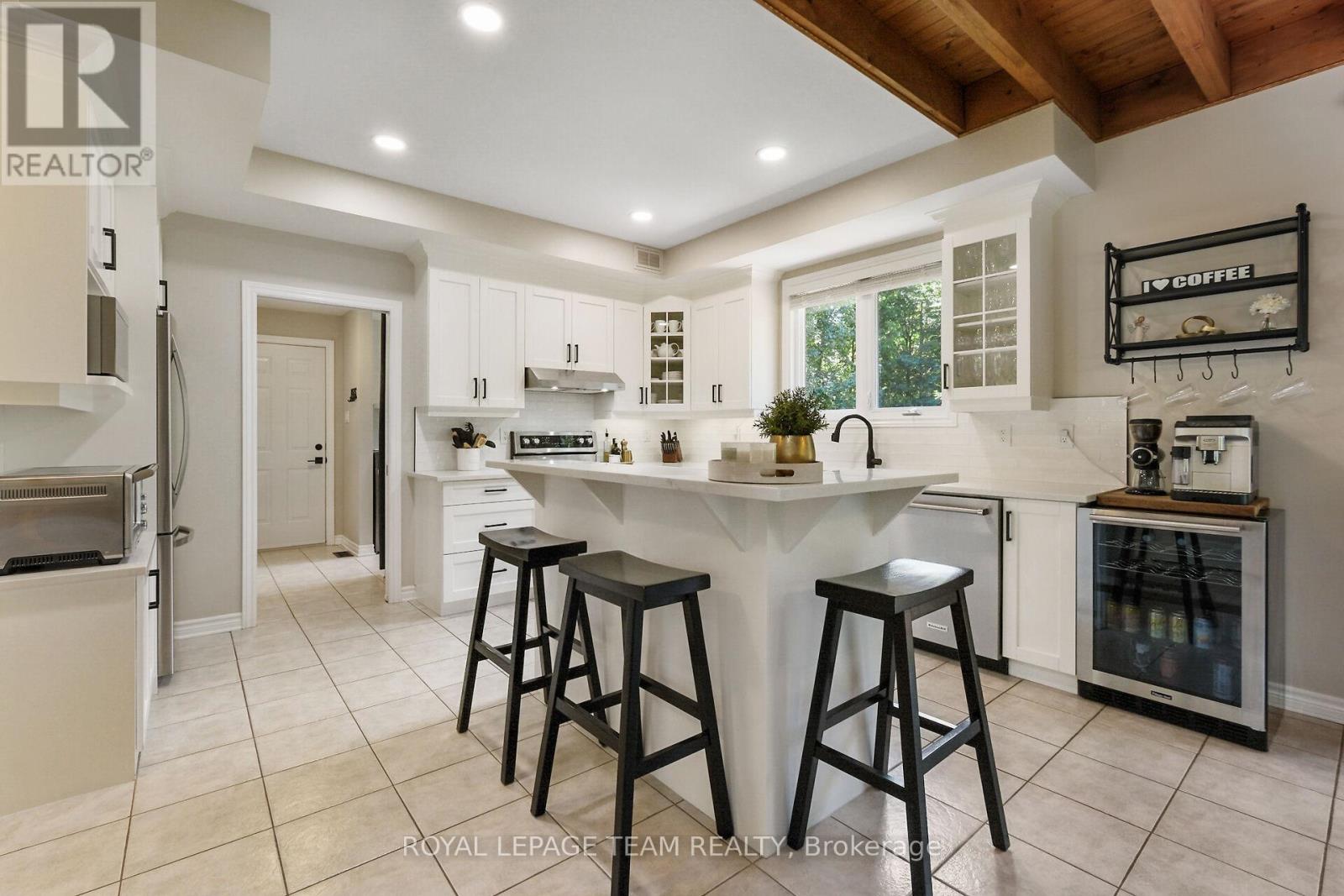 2893 Barlow Crescent