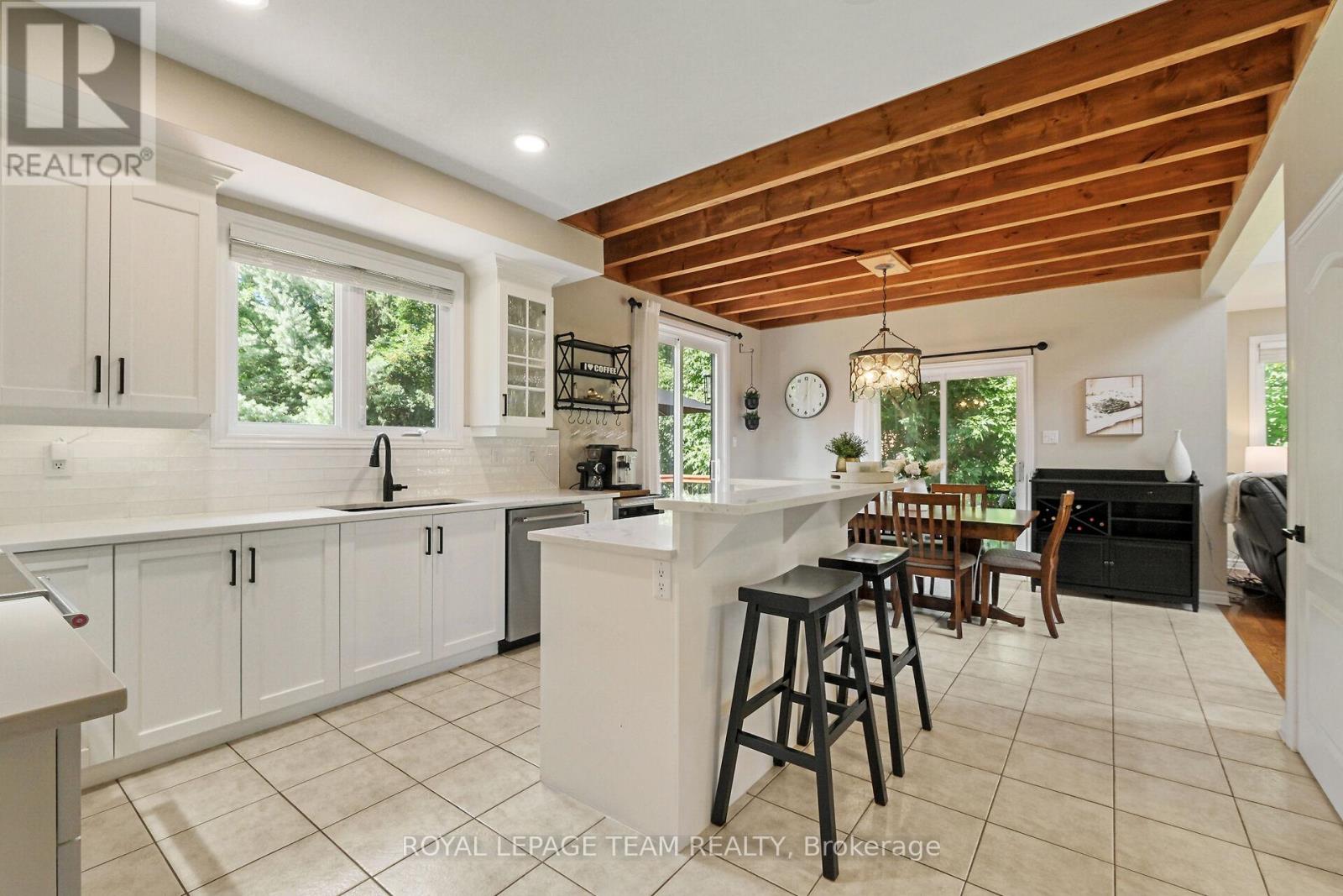 2893 Barlow Crescent