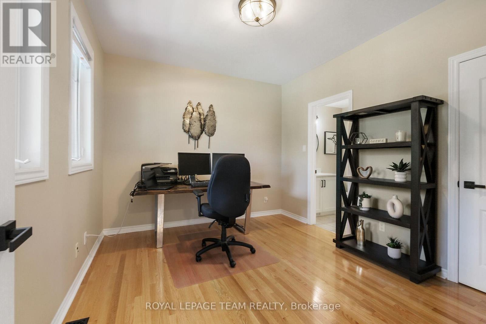 2893 Barlow Crescent
