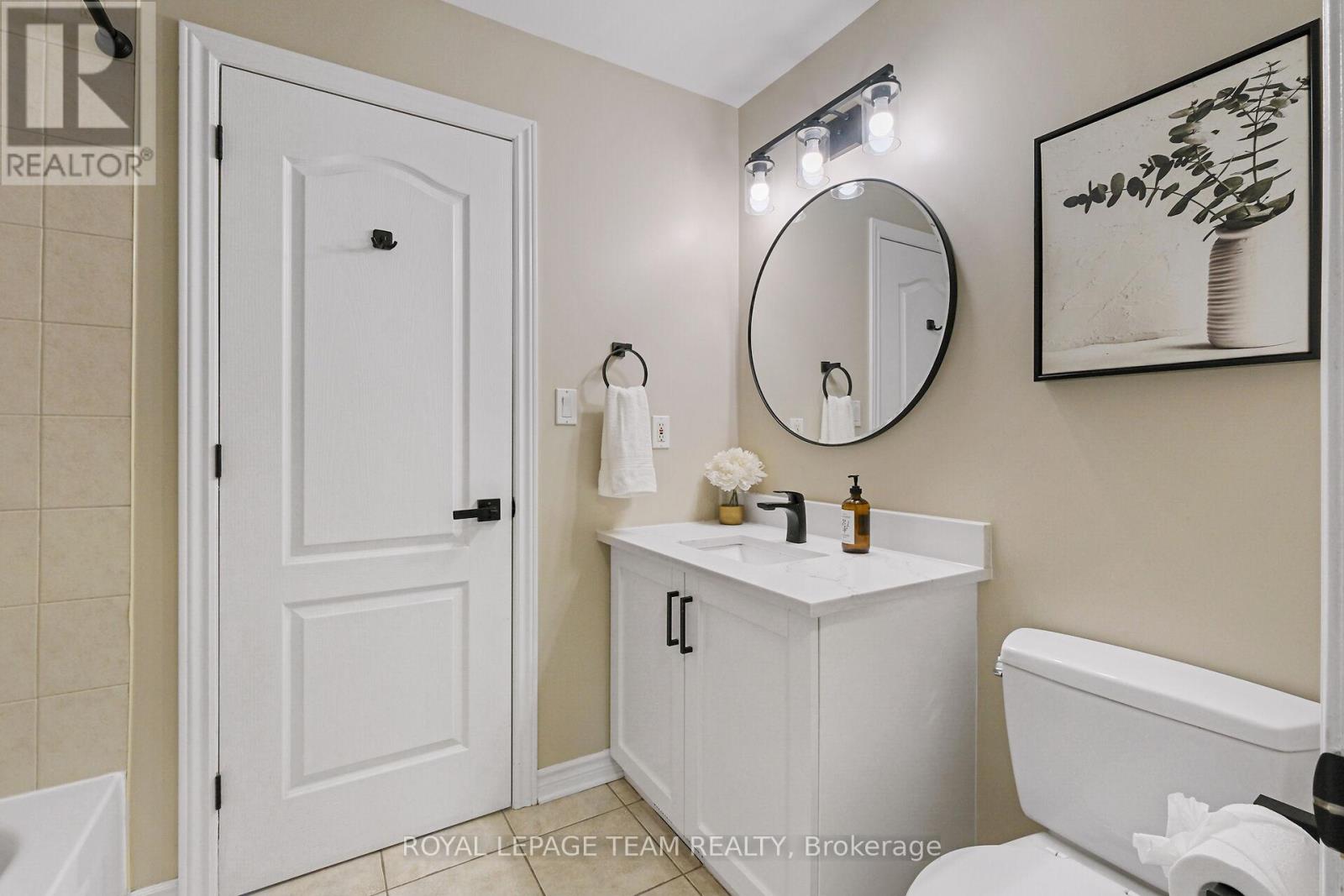 2893 Barlow Crescent