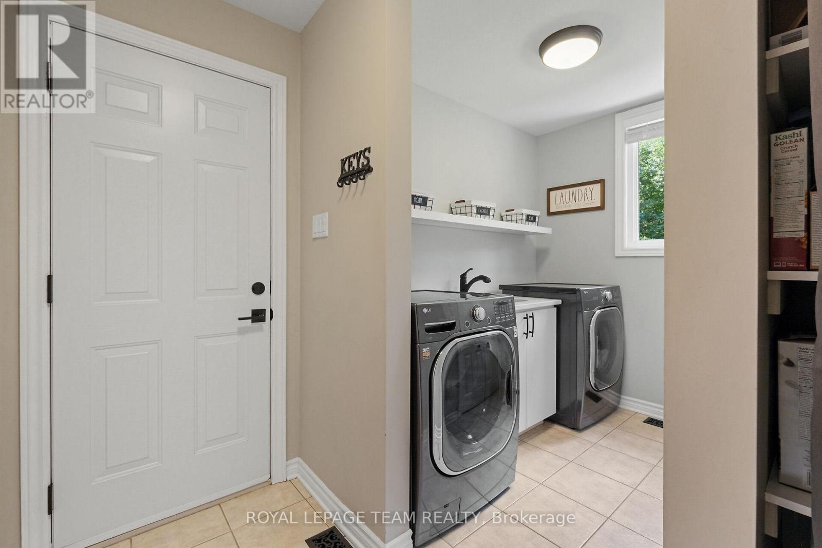 2893 Barlow Crescent