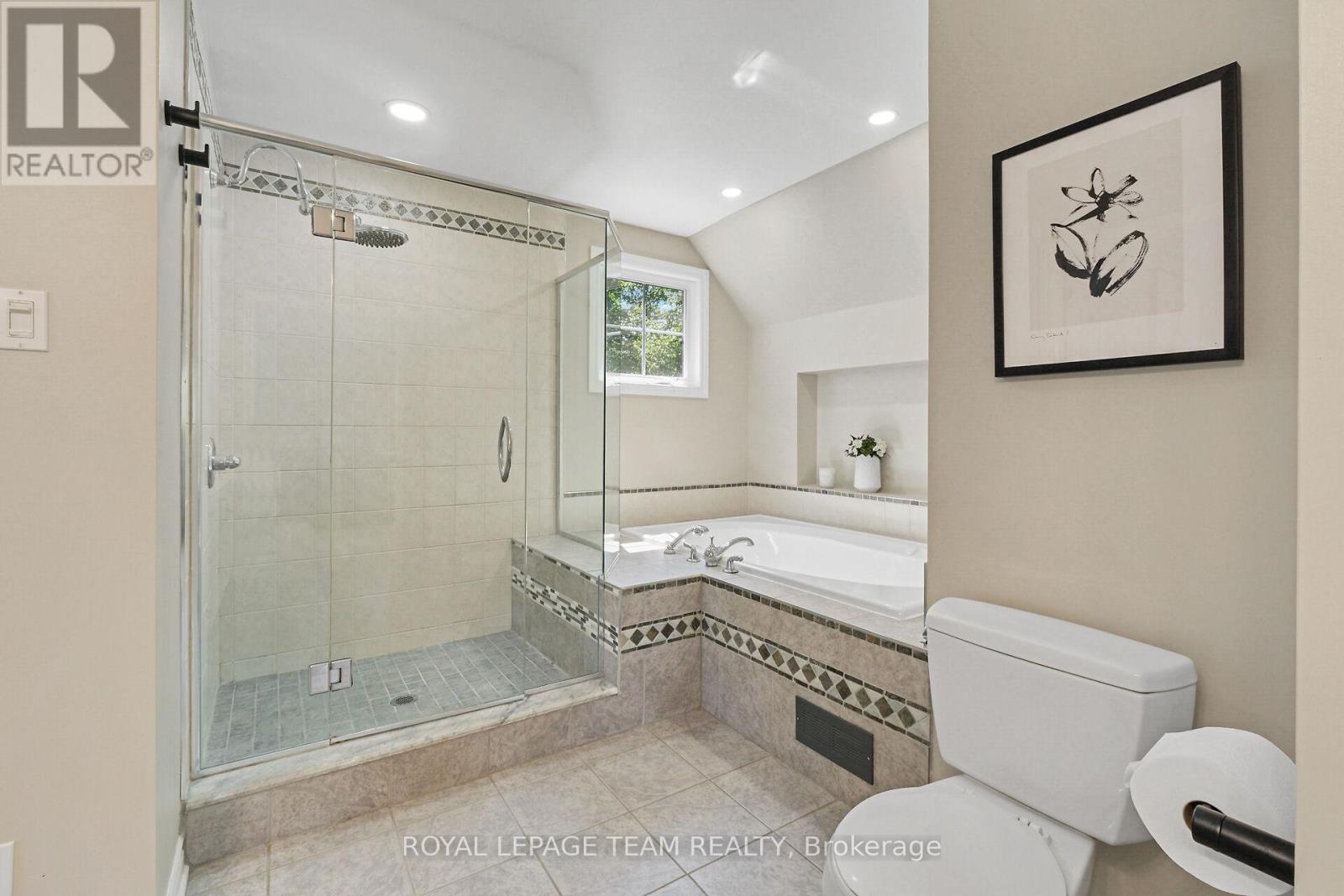 2893 Barlow Crescent