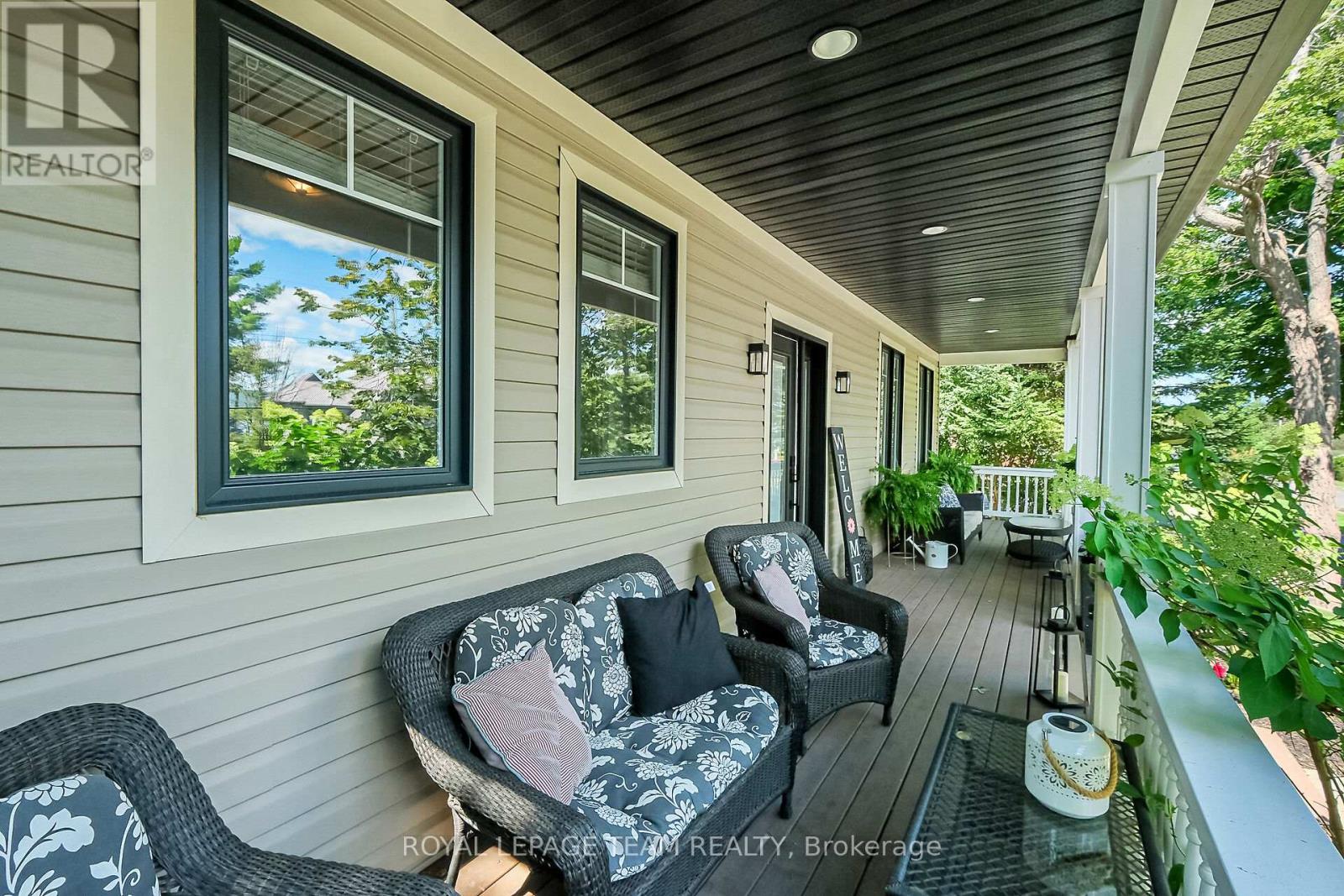 2893 Barlow Crescent