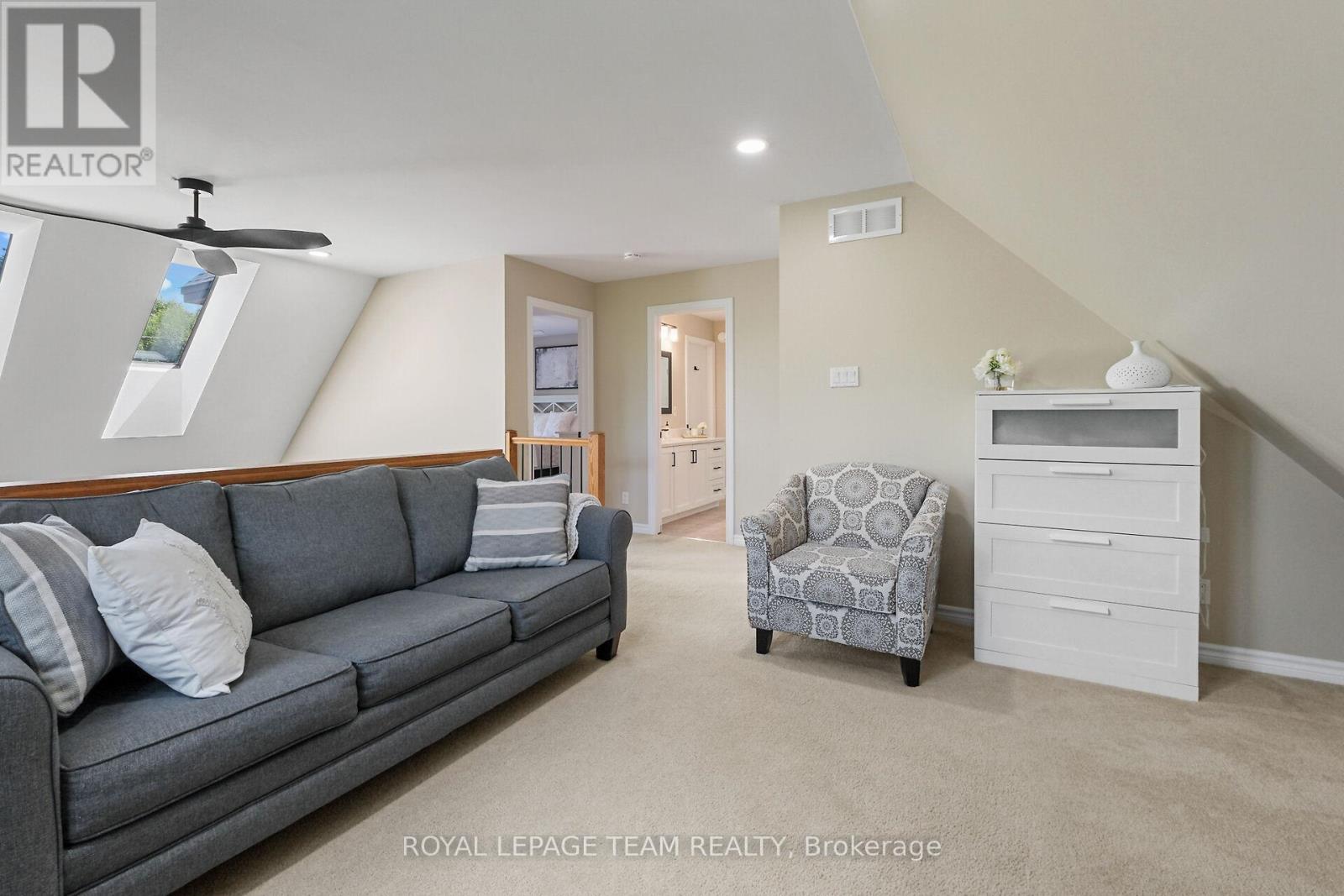 2893 Barlow Crescent