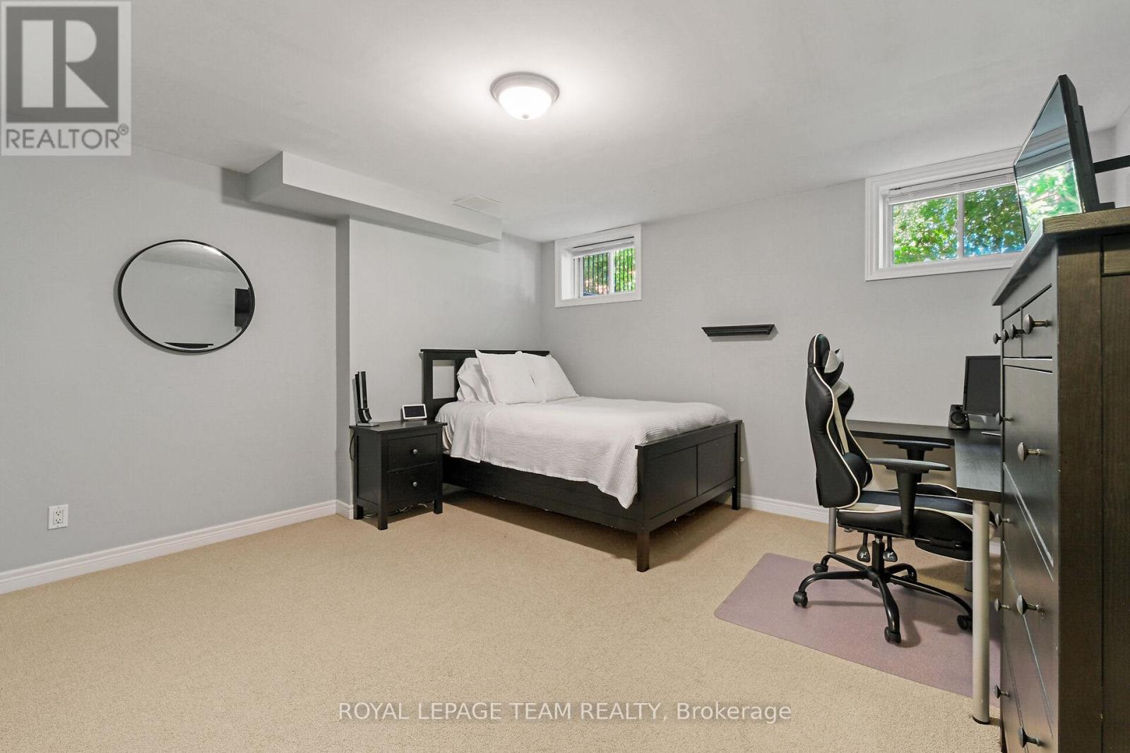 2893 Barlow Crescent