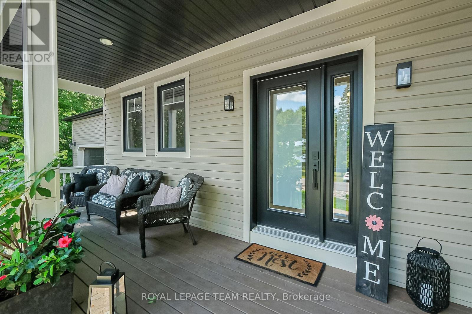 2893 Barlow Crescent