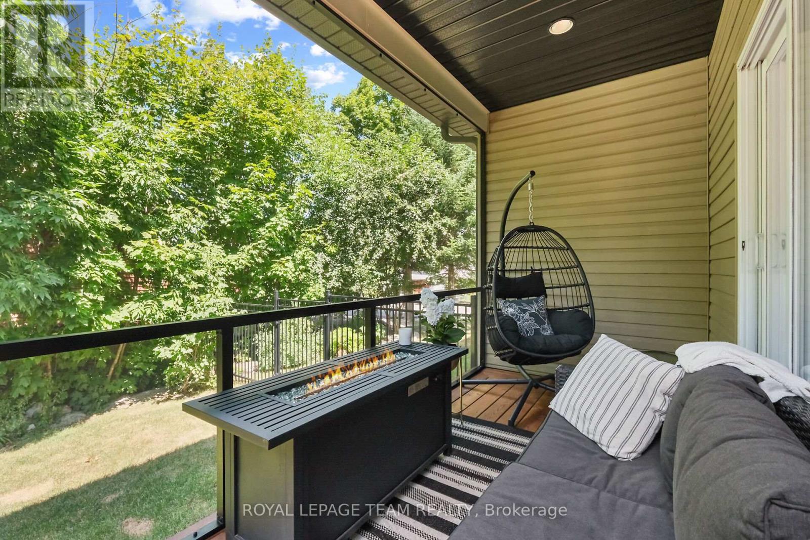 2893 Barlow Crescent