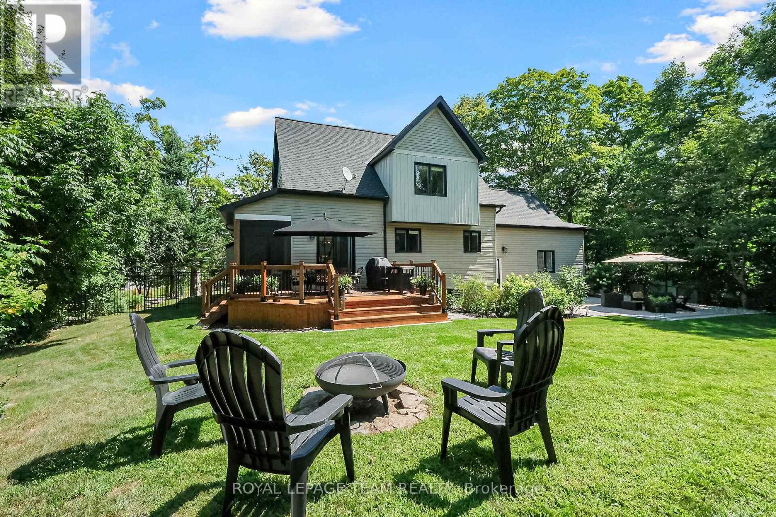 2893 Barlow Crescent