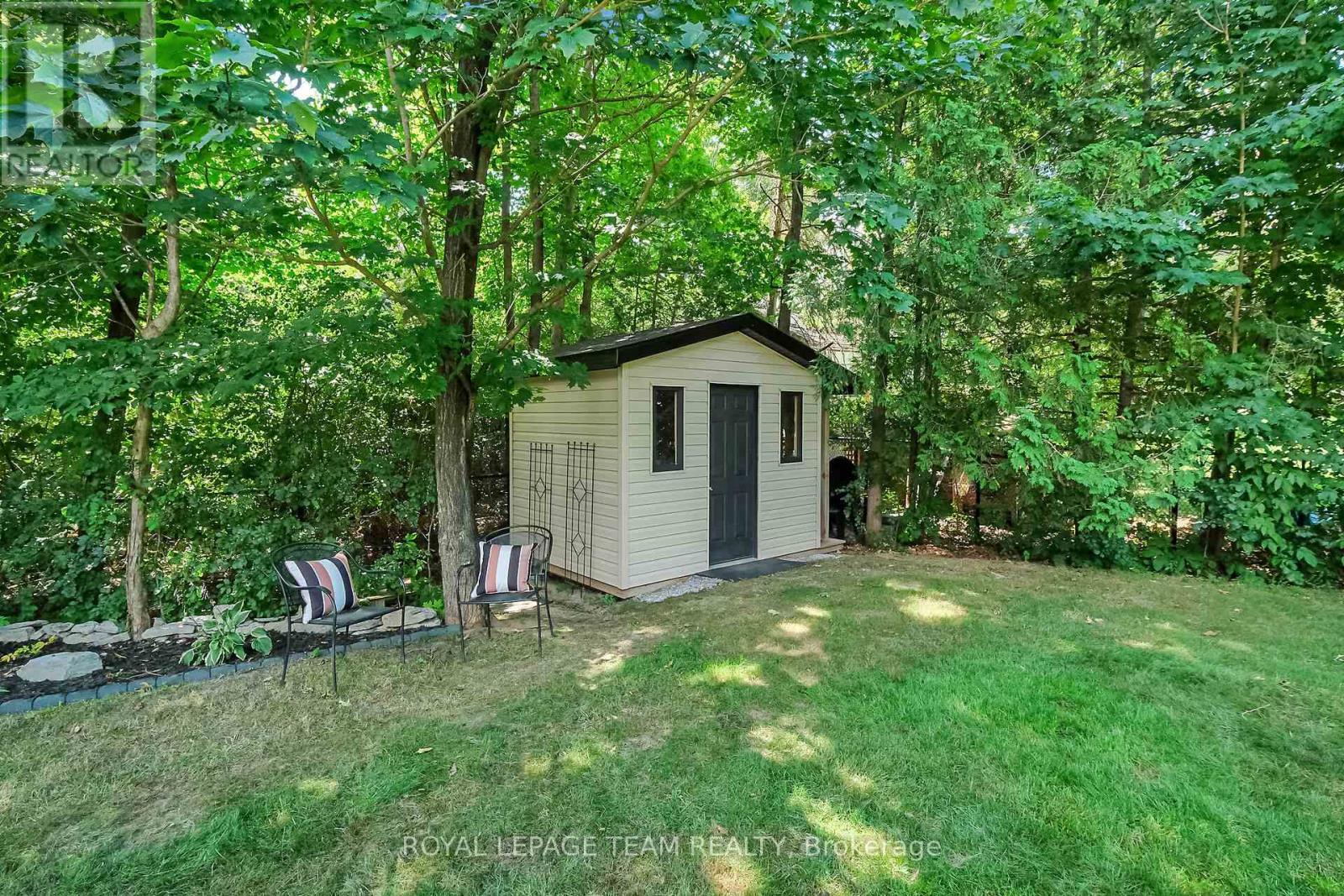 2893 Barlow Crescent