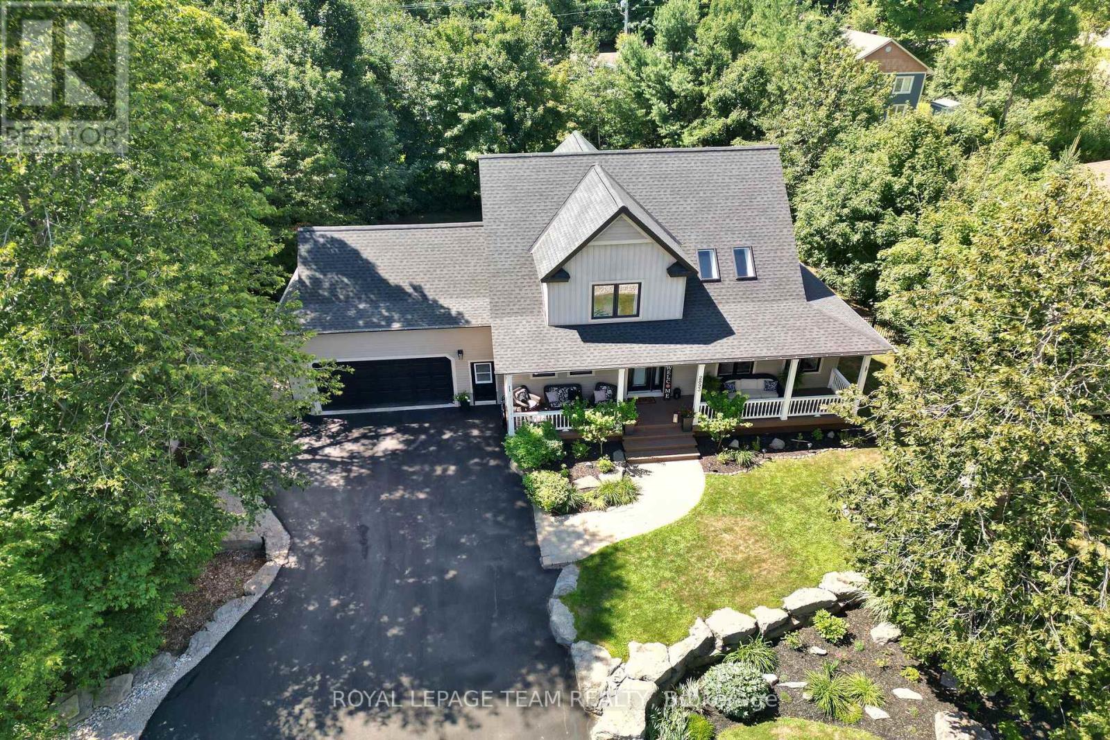 2893 Barlow Crescent