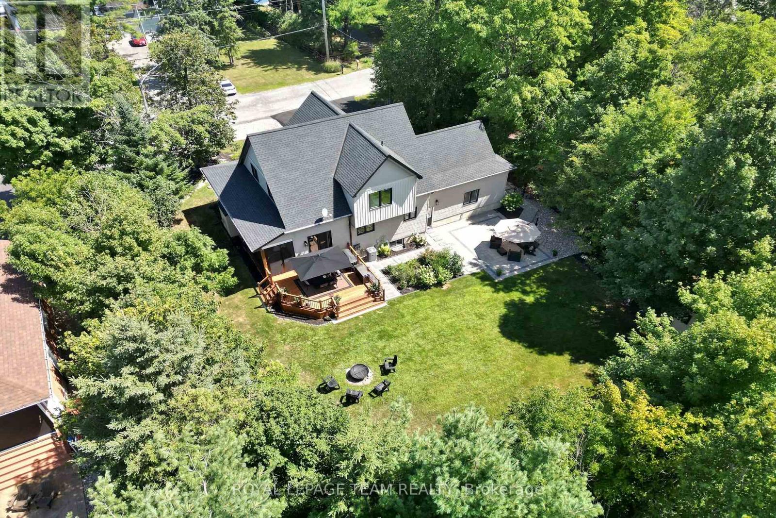 2893 Barlow Crescent