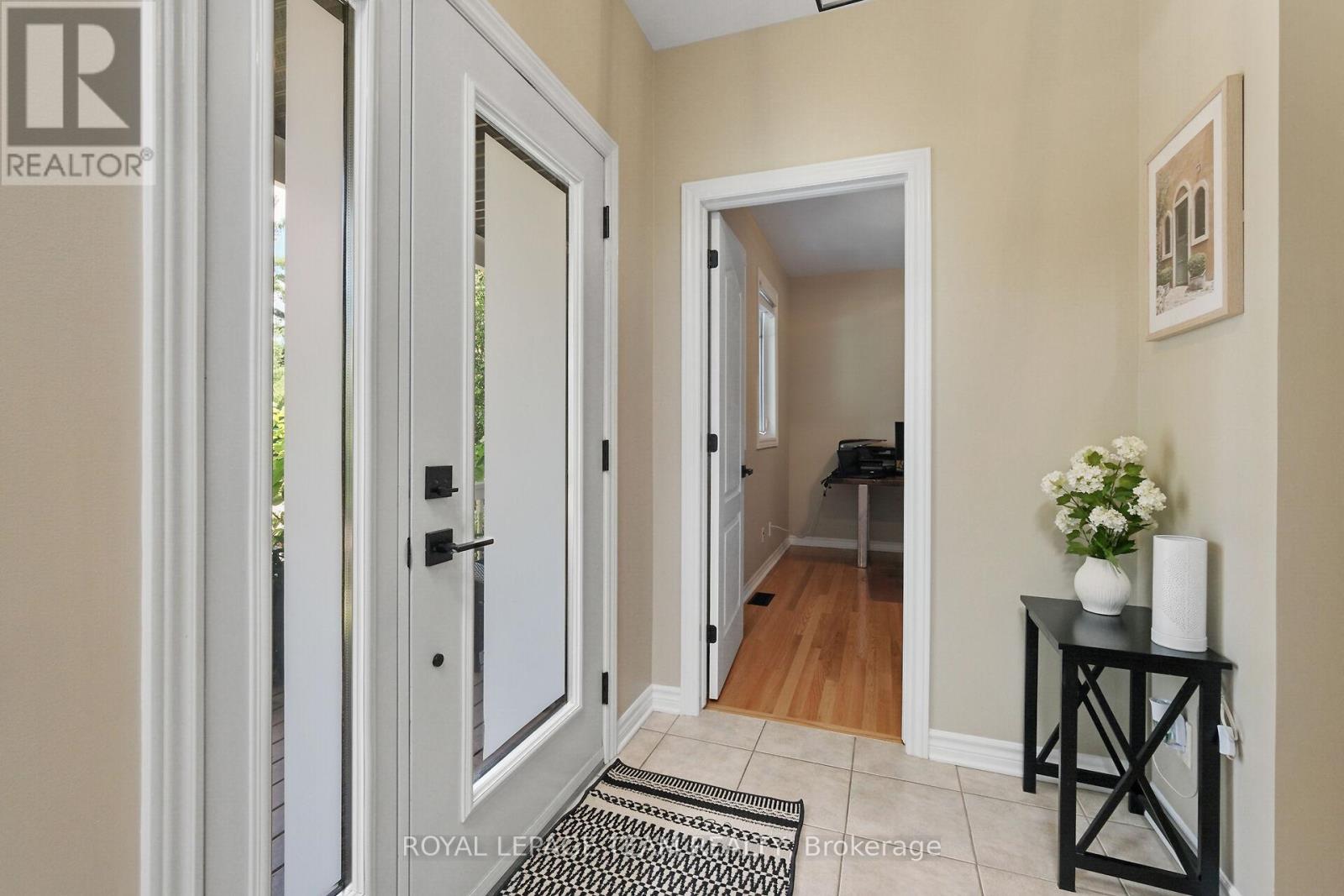 2893 Barlow Crescent