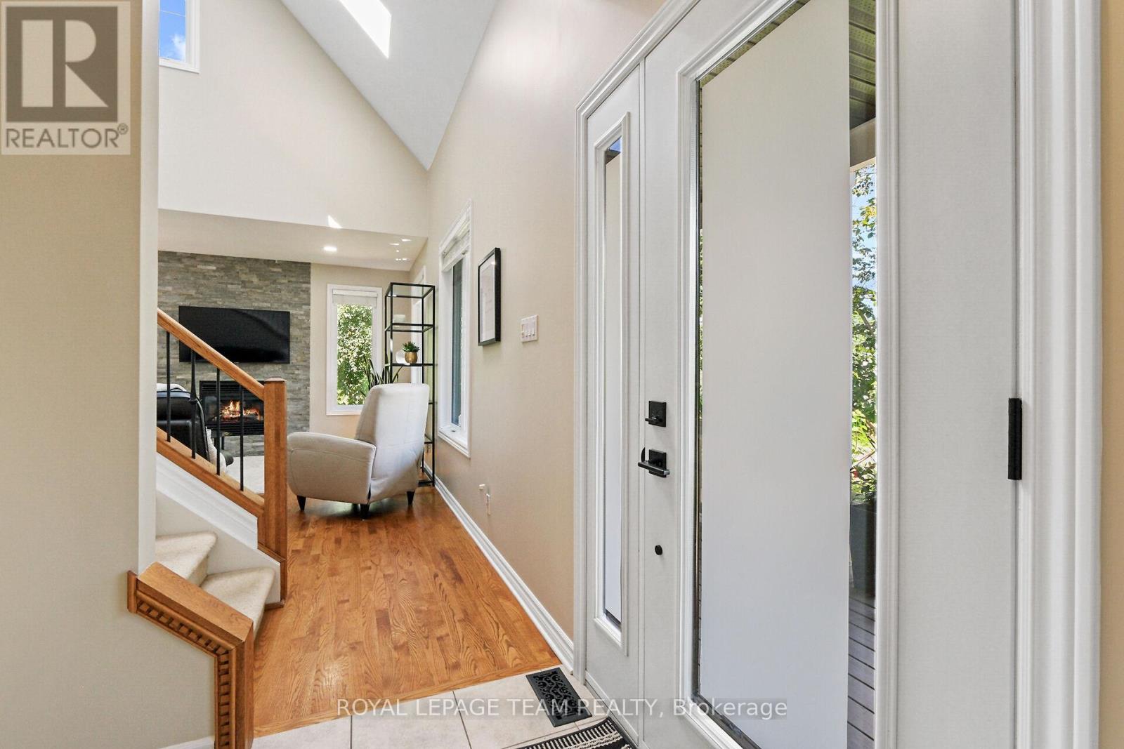 2893 Barlow Crescent