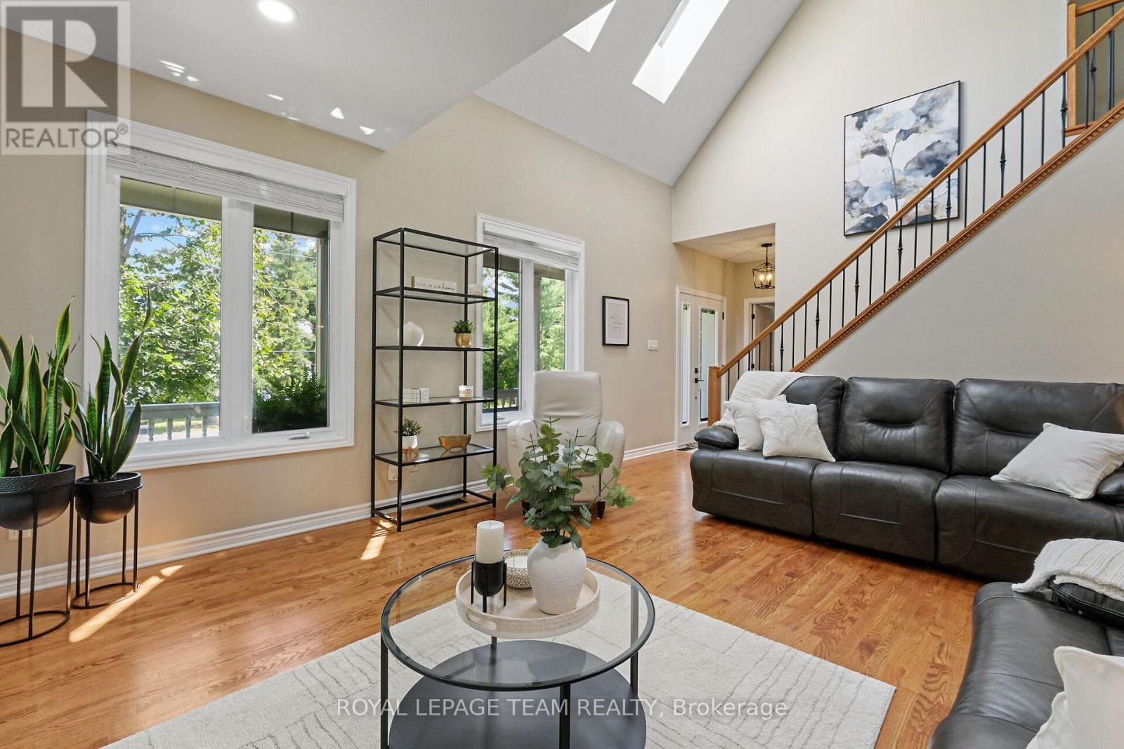 2893 Barlow Crescent
