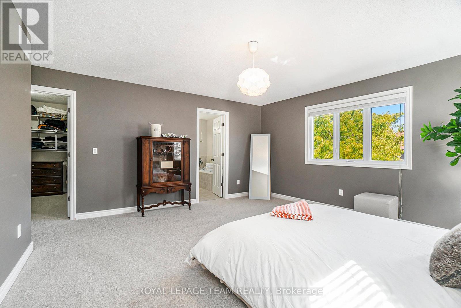 369 Glenbrae Avenue