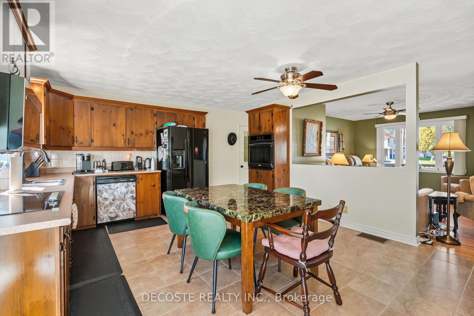 20322 Lochiel Street W