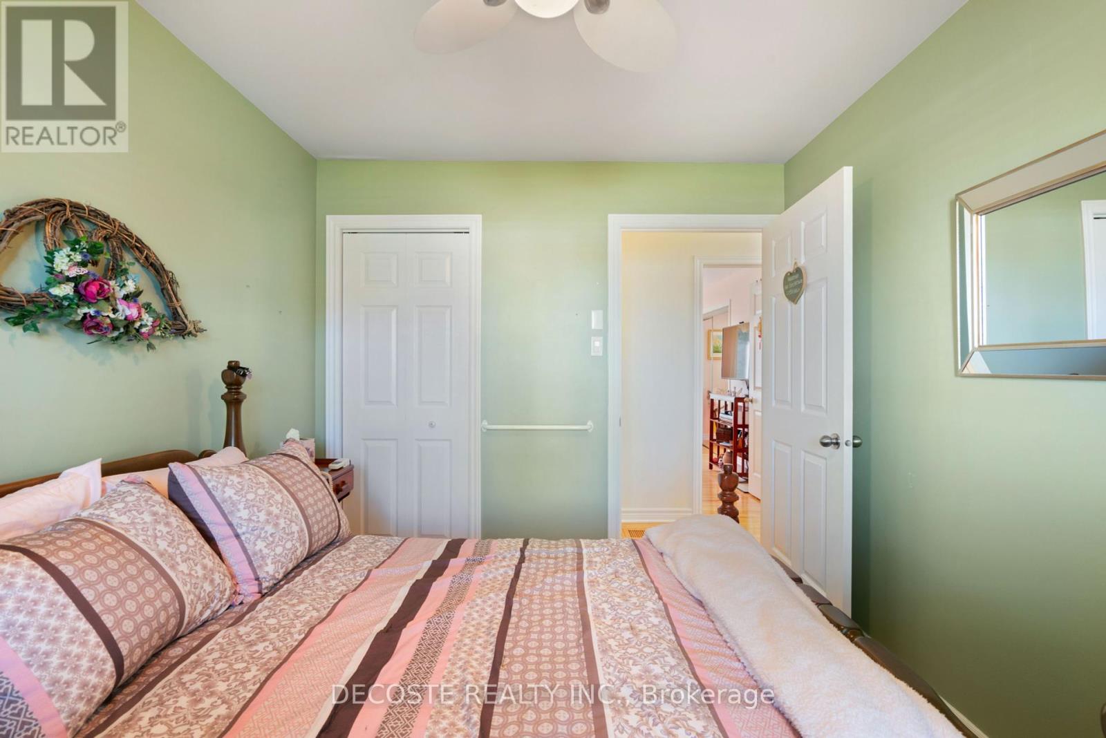 20322 Lochiel Street W