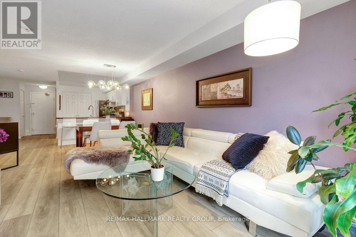 802 - 429 Somerset Street W