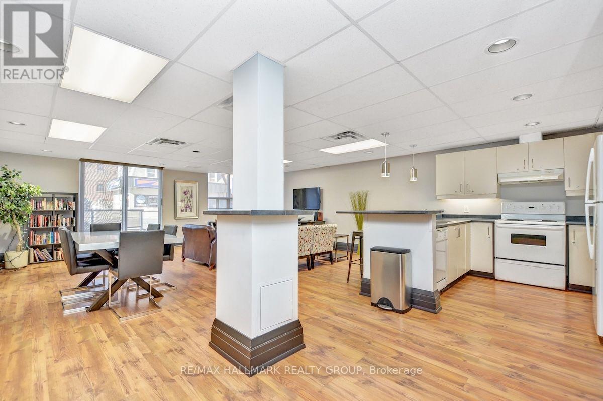 802 - 429 Somerset Street W