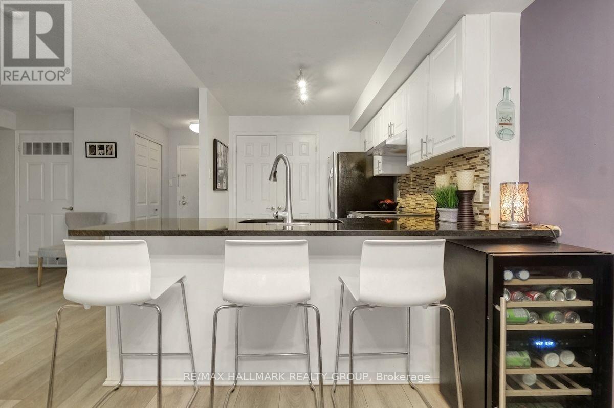 802 - 429 Somerset Street W